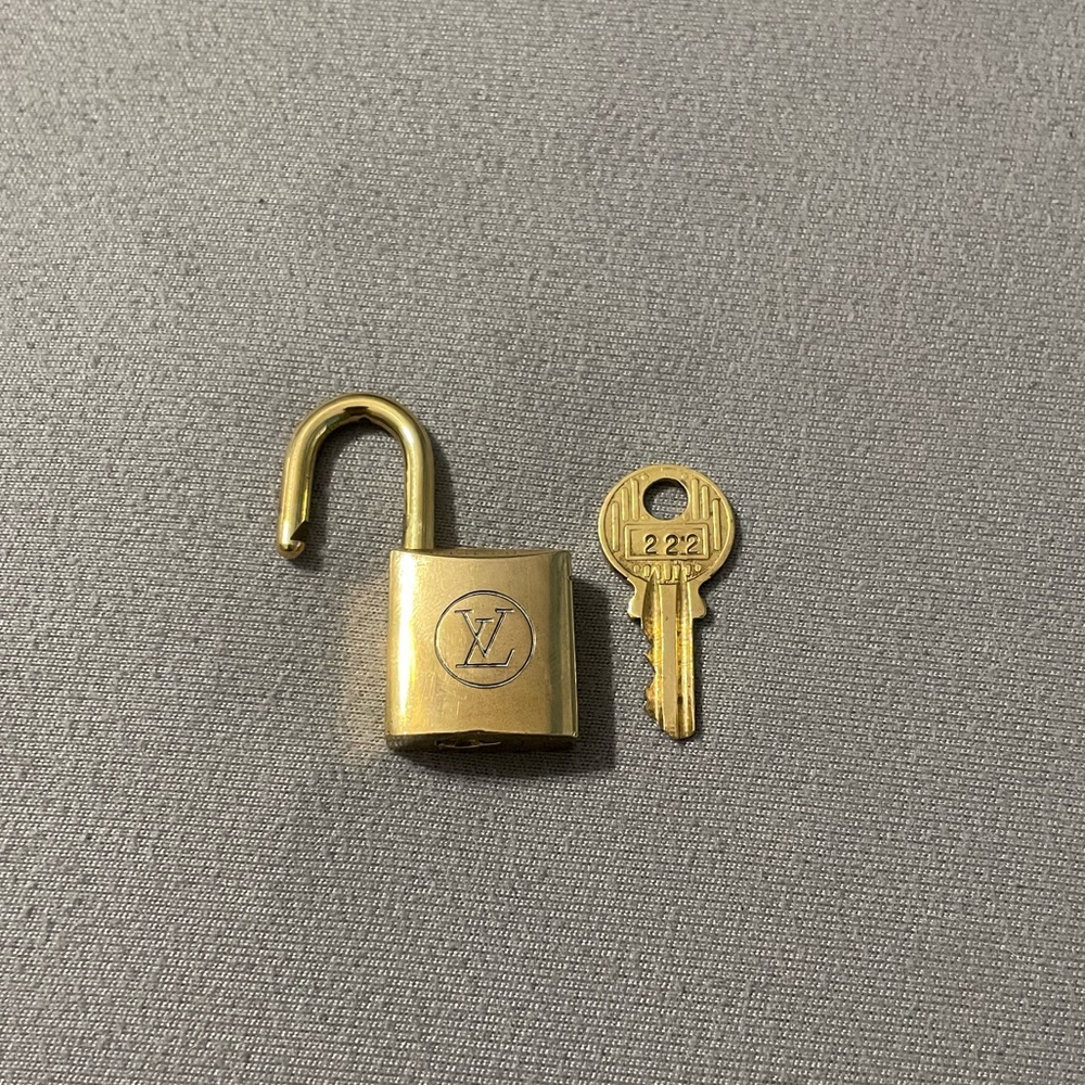 222 Louis Vuitton Lock & Key